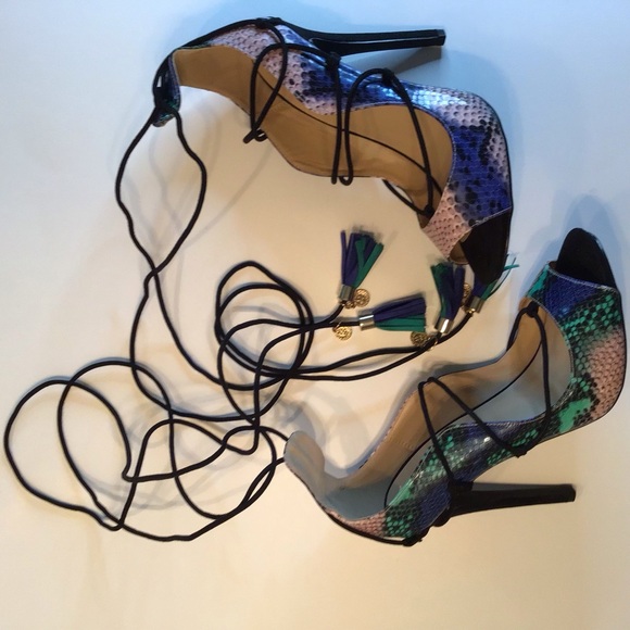 Brand new.Never worn tie up ankle snake pattern sandals gold, black,blue, green - Picture 6 of 9